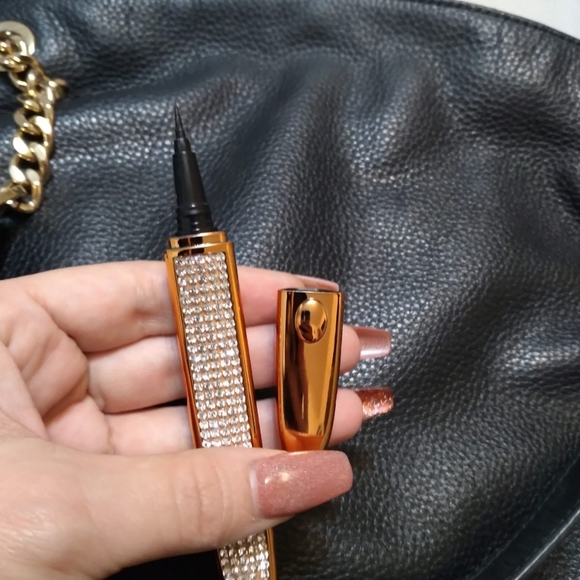 Eyeliner magic - Picture 4 of 6